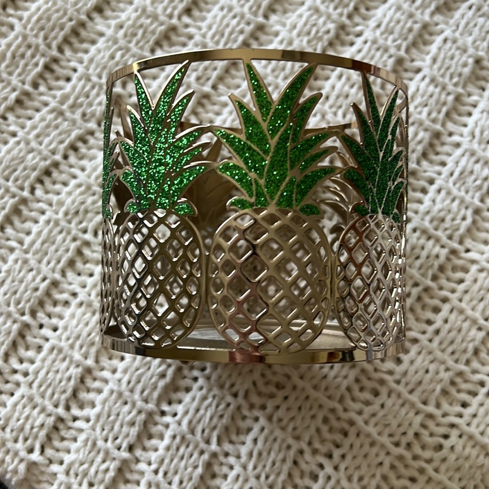 3 Wick bath and body Candle Holder